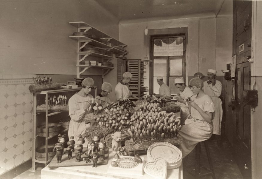 Martsipanimaalijad Stude šokolaaditehases, umbes 1927.