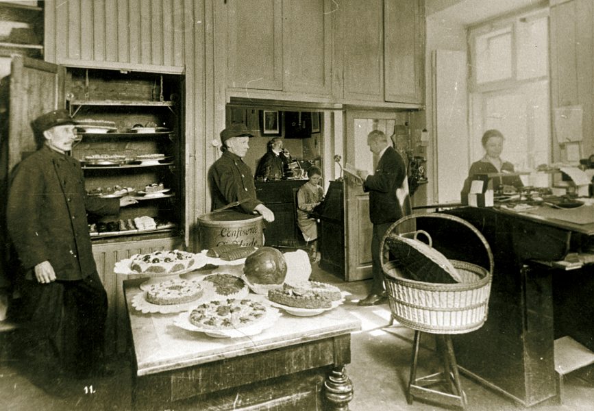 Stude tordid valmis koju kandmiseks 1920. aastad